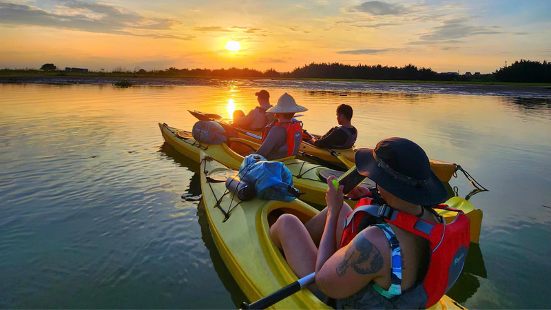 Chèo Kayak ngắm hoàng hôn đến Phố lồng đèn (3)